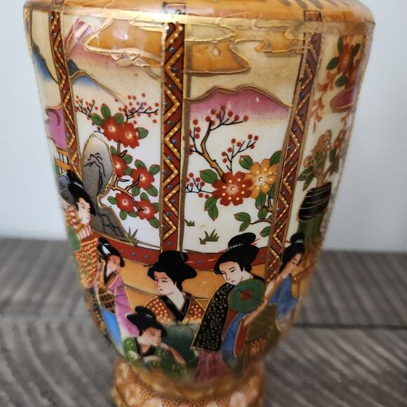 Vintage Satsuma Japanese Pottery Gold Painted Vases Set of 2 - Picture 2 of 12